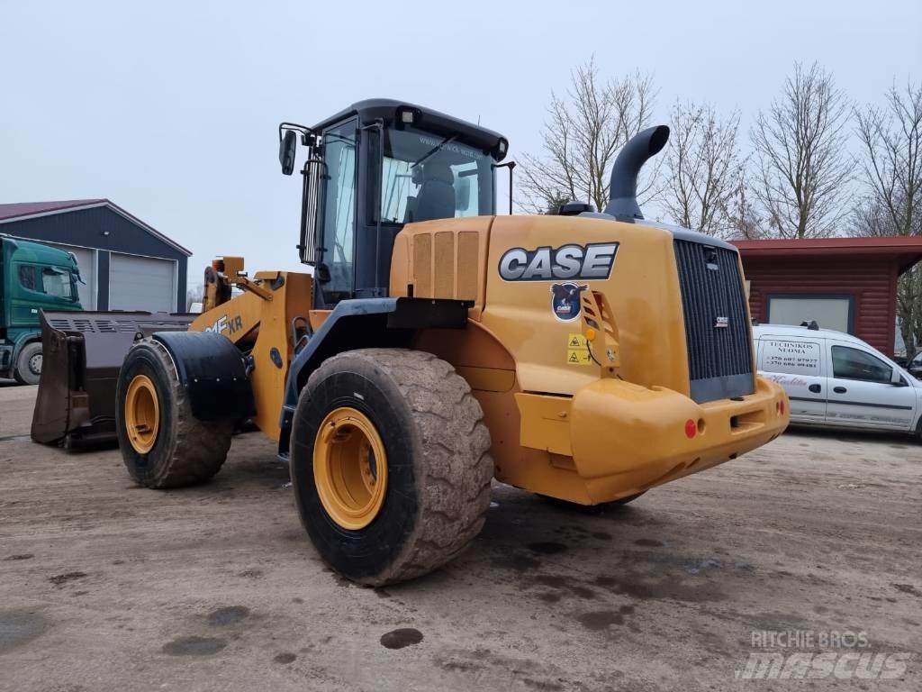 CASE 821 F Carregadeiras de rodas