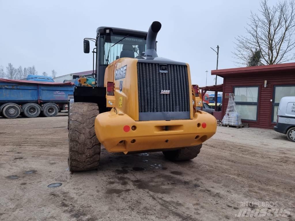 CASE 821 F Carregadeiras de rodas