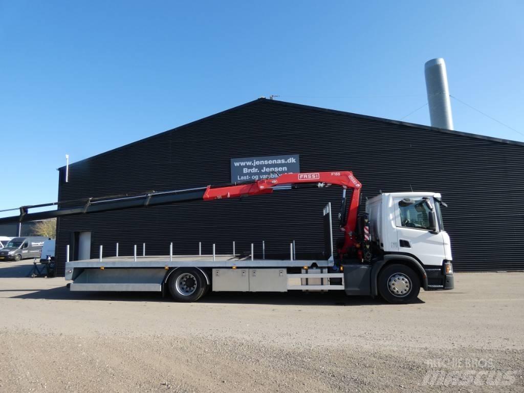 Scania P 220 Camiões grua