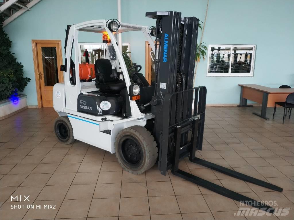 Nissan UGD-30 Empilhadores a gás