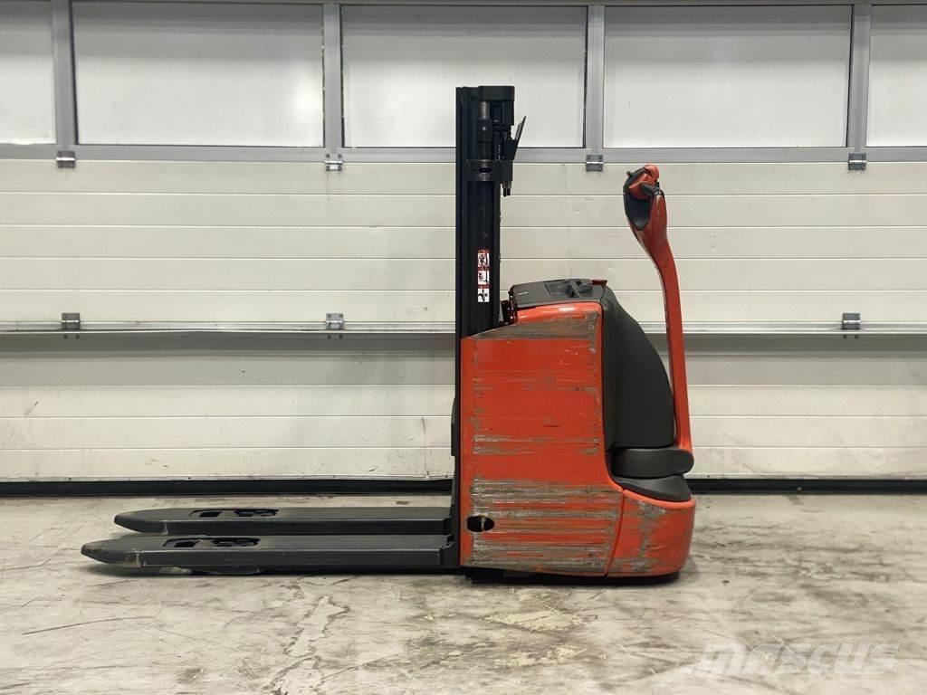 Linde L12 I Empilhador para operador externo