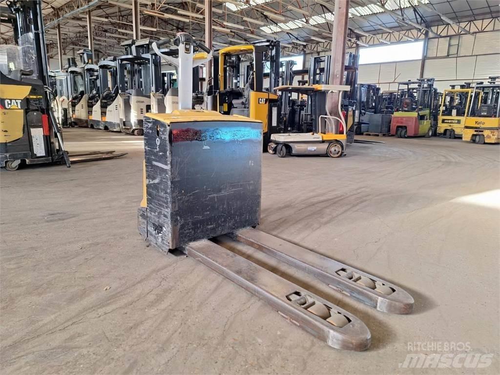 CAT NPP20N Empilhador para operador externo