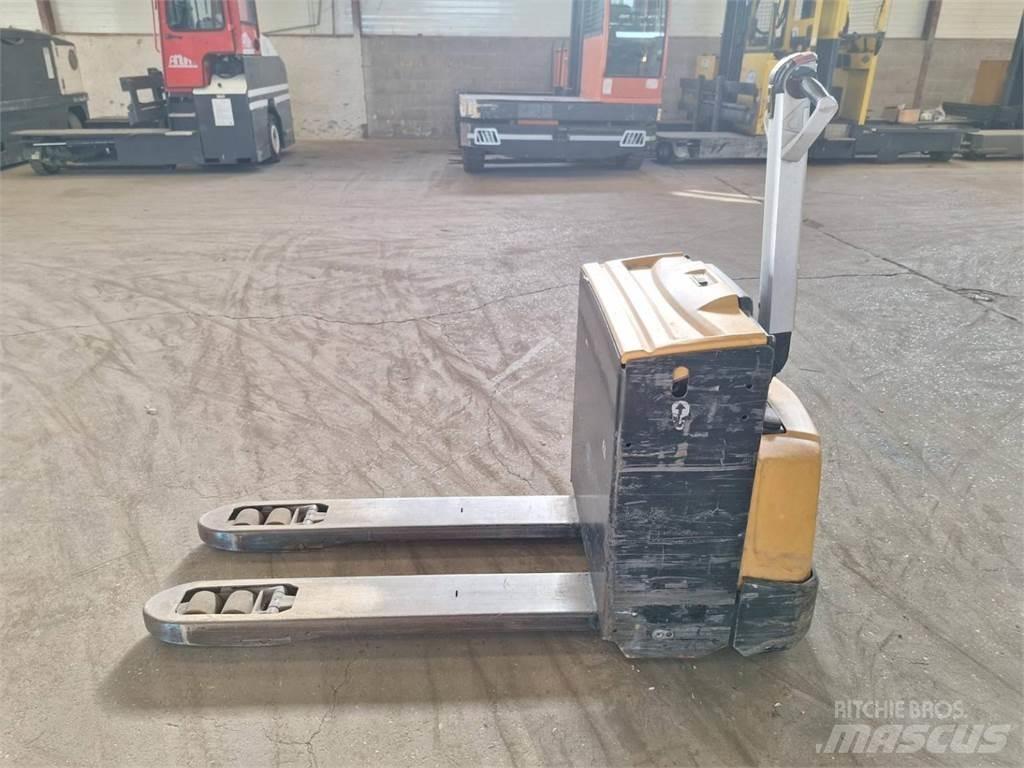 CAT NPP20N Empilhador para operador externo