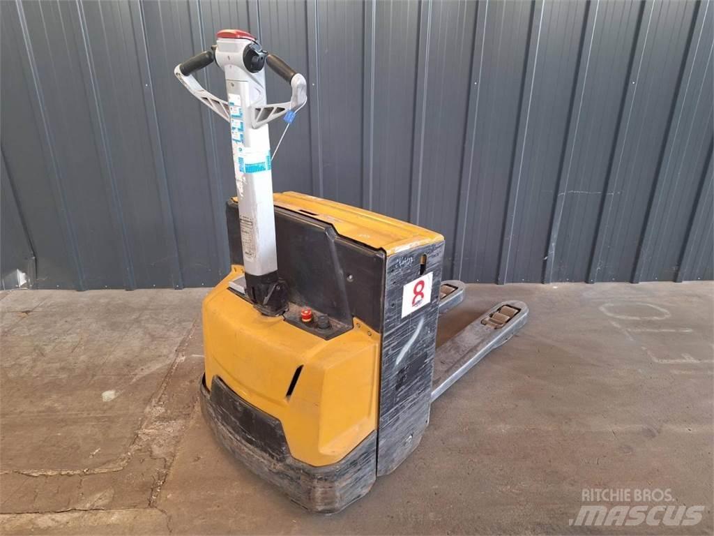 CAT NPP20N2 Empilhador para operador externo