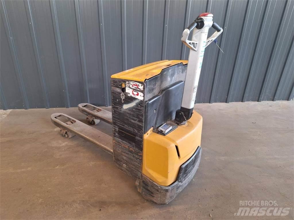 CAT NPP20N2 Empilhador para operador externo