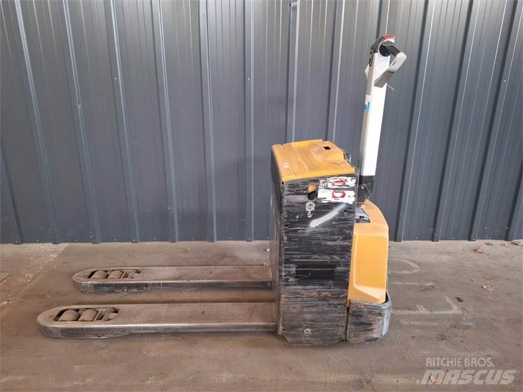 CAT NPP20N2 Empilhador para operador externo