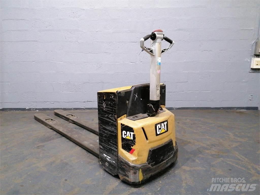 CAT NPP20N2 Empilhador para operador externo
