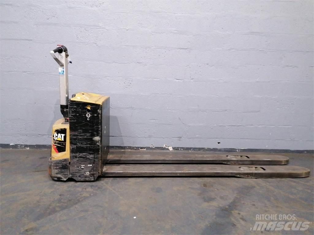 CAT NPP20N2 Empilhador para operador externo