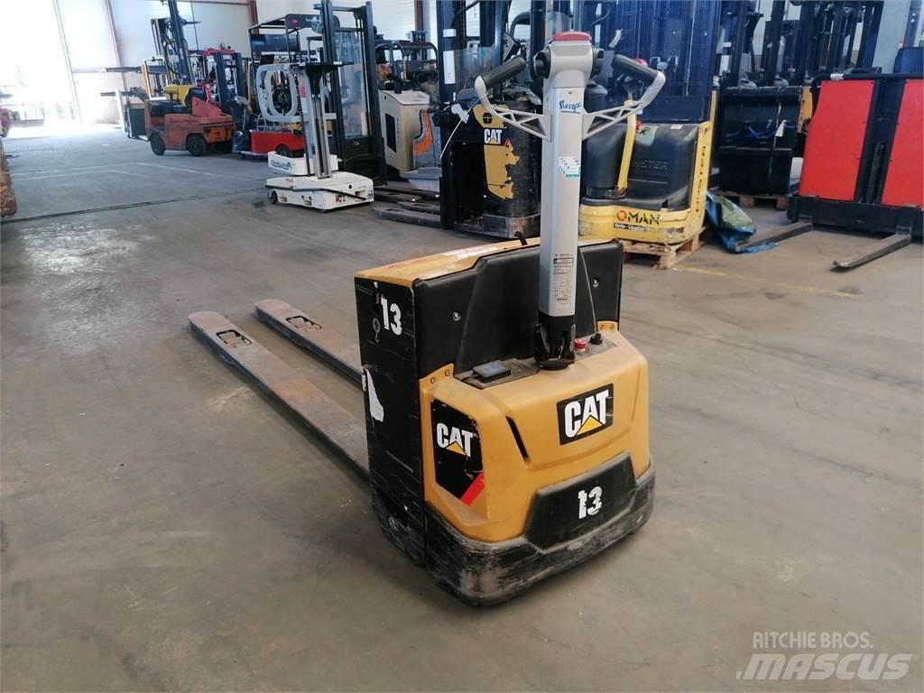 CAT NPP20N2 Empilhador para operador externo
