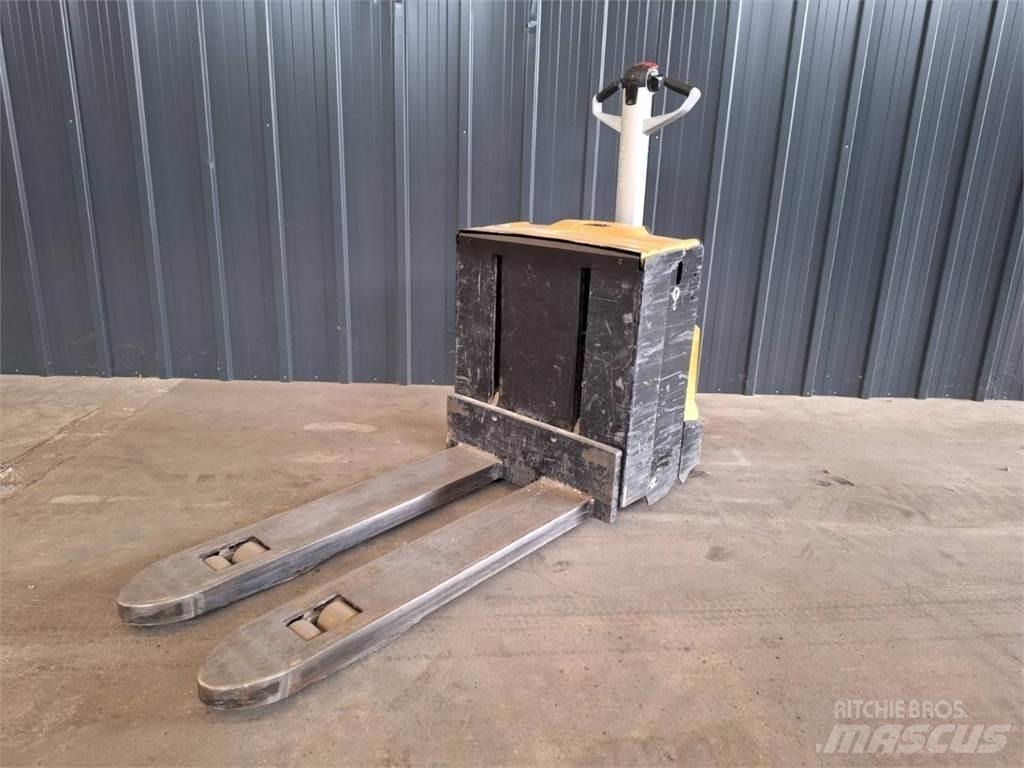 CAT NPP20N2E Empilhador para operador externo