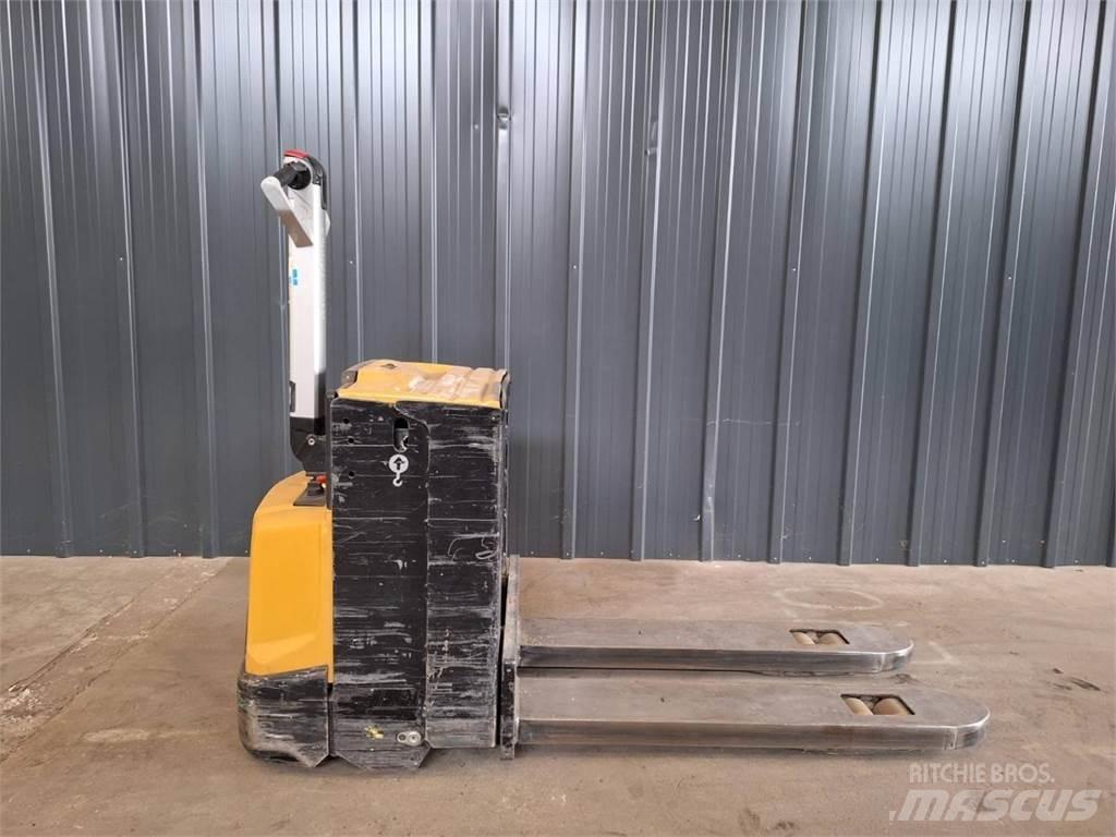 CAT NPP20N2E Empilhador para operador externo