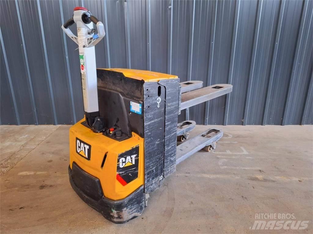 CAT NPP20N2E Empilhador para operador externo