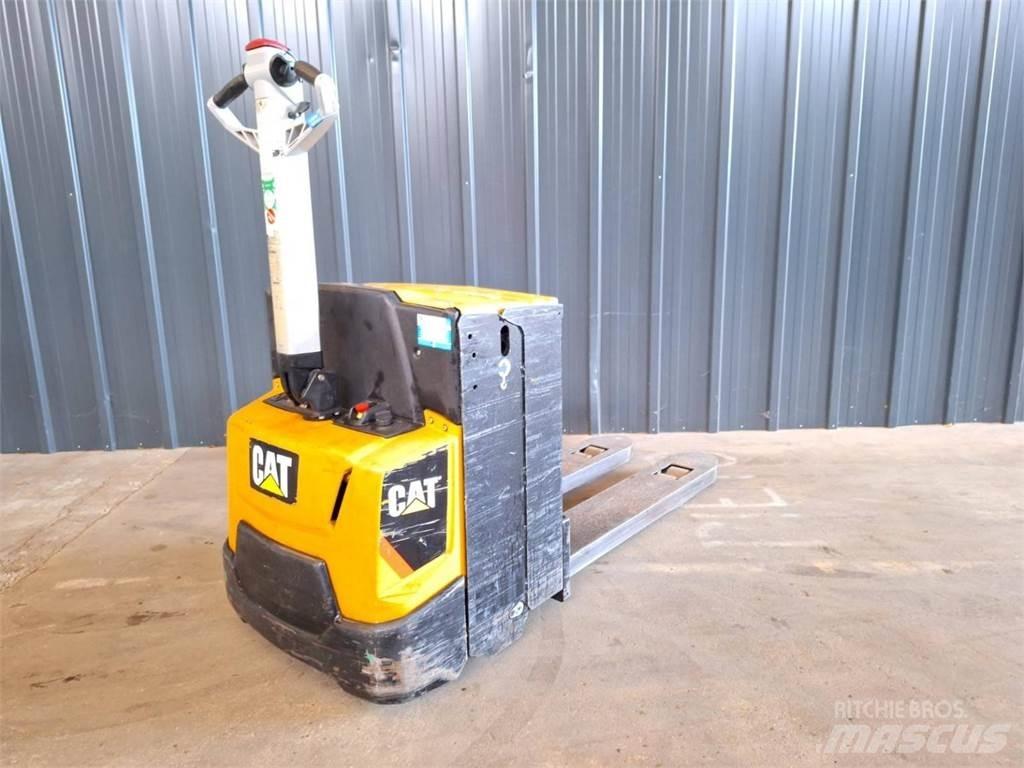 CAT NPP20N2E Empilhador para operador externo