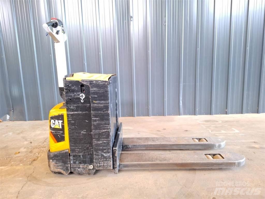CAT NPP20N2E Empilhador para operador externo