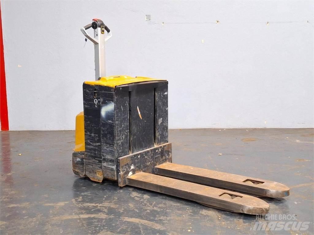 CAT NPP20N2E Empilhador para operador externo