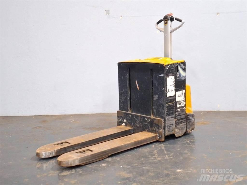 CAT NPP20N2E Empilhador para operador externo