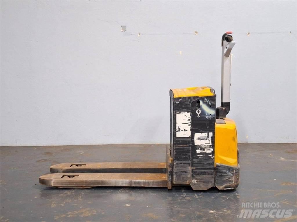 CAT NPP20N2E Empilhador para operador externo
