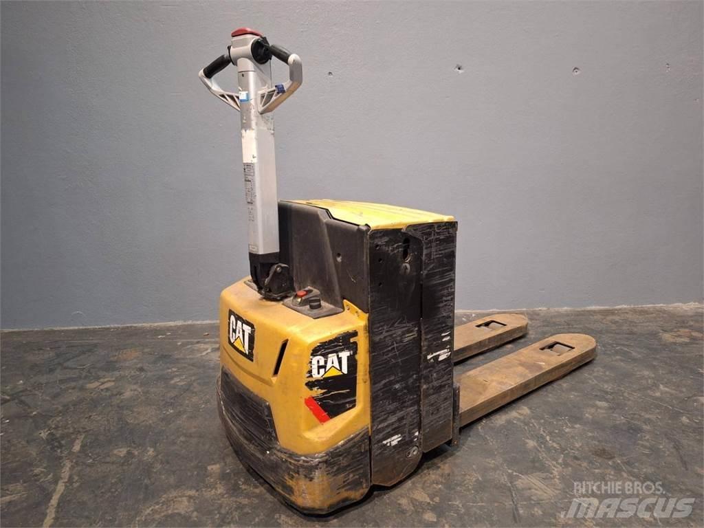 CAT NPP20N2E Empilhador para operador externo