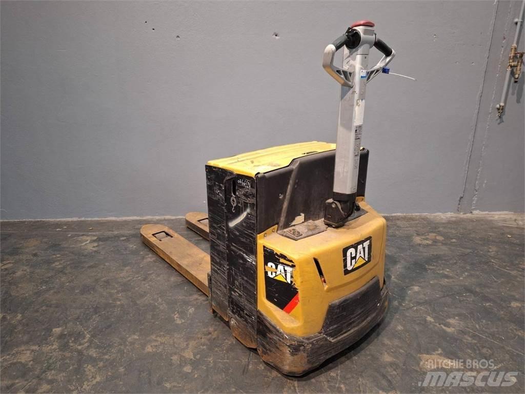 CAT NPP20N2E Empilhador para operador externo