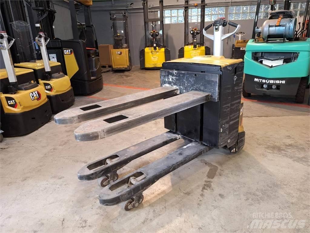CAT NPP20N2E Empilhador para operador externo