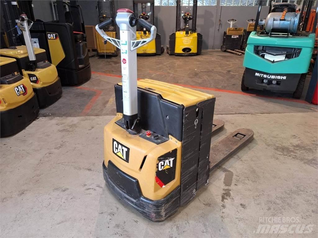 CAT NPP20N2E Empilhador para operador externo