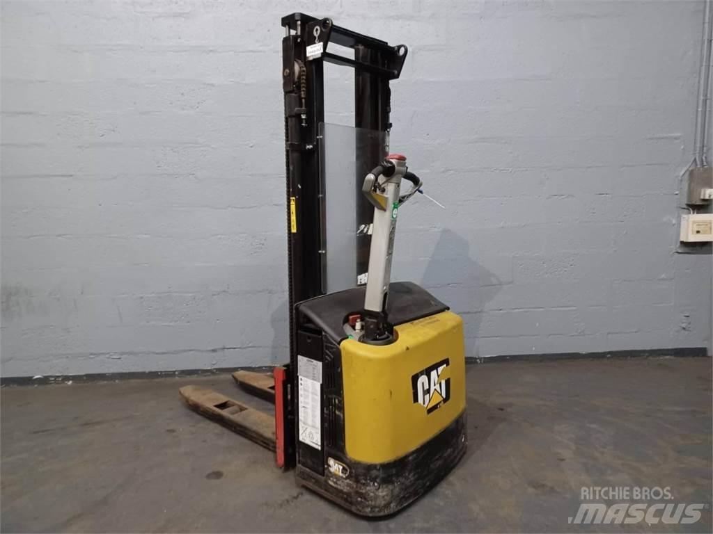 CAT NSP12N Empilhador para operador externo