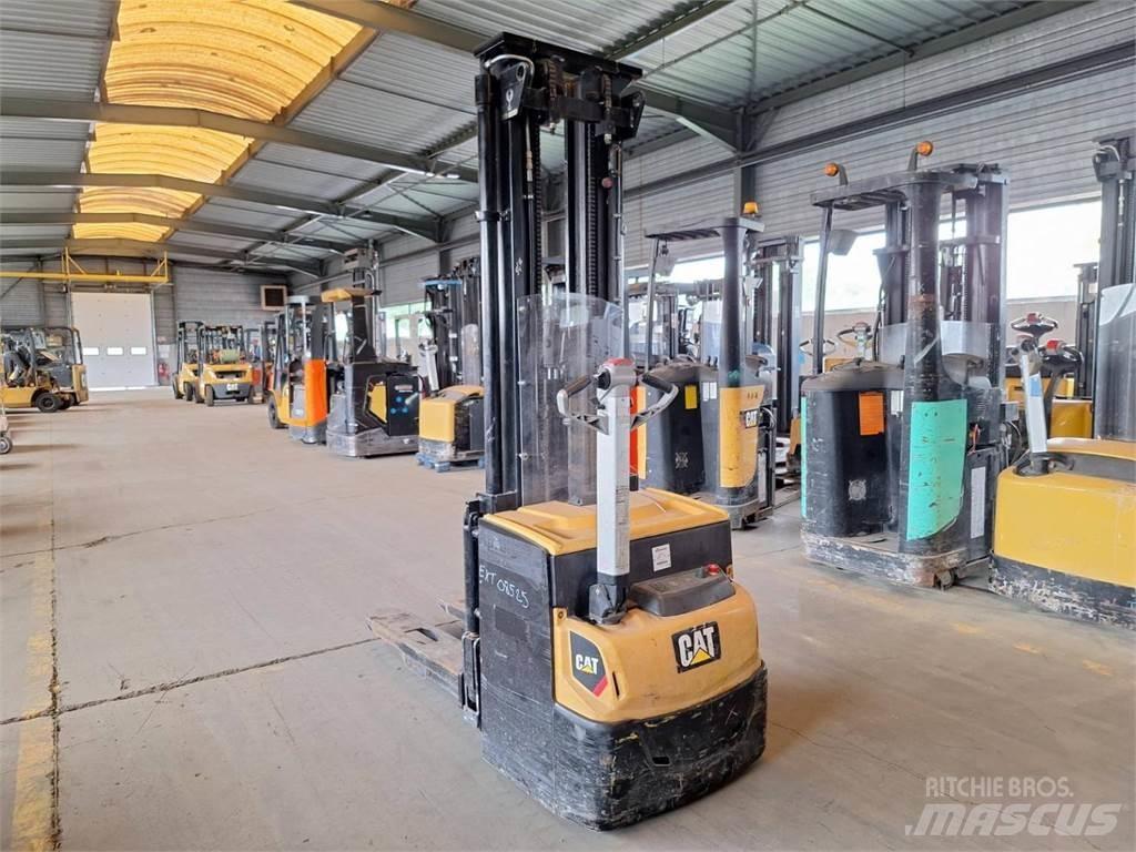CAT NSP16N2 Empilhador para operador externo