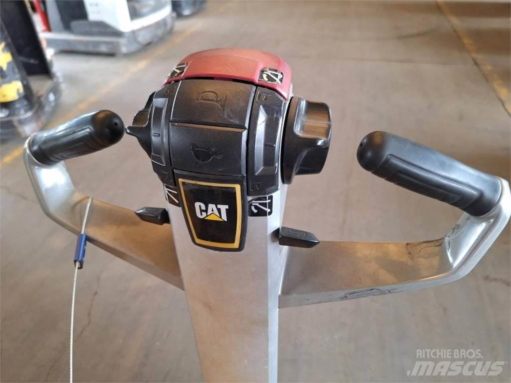 CAT NSP16N2 Empilhador para operador externo
