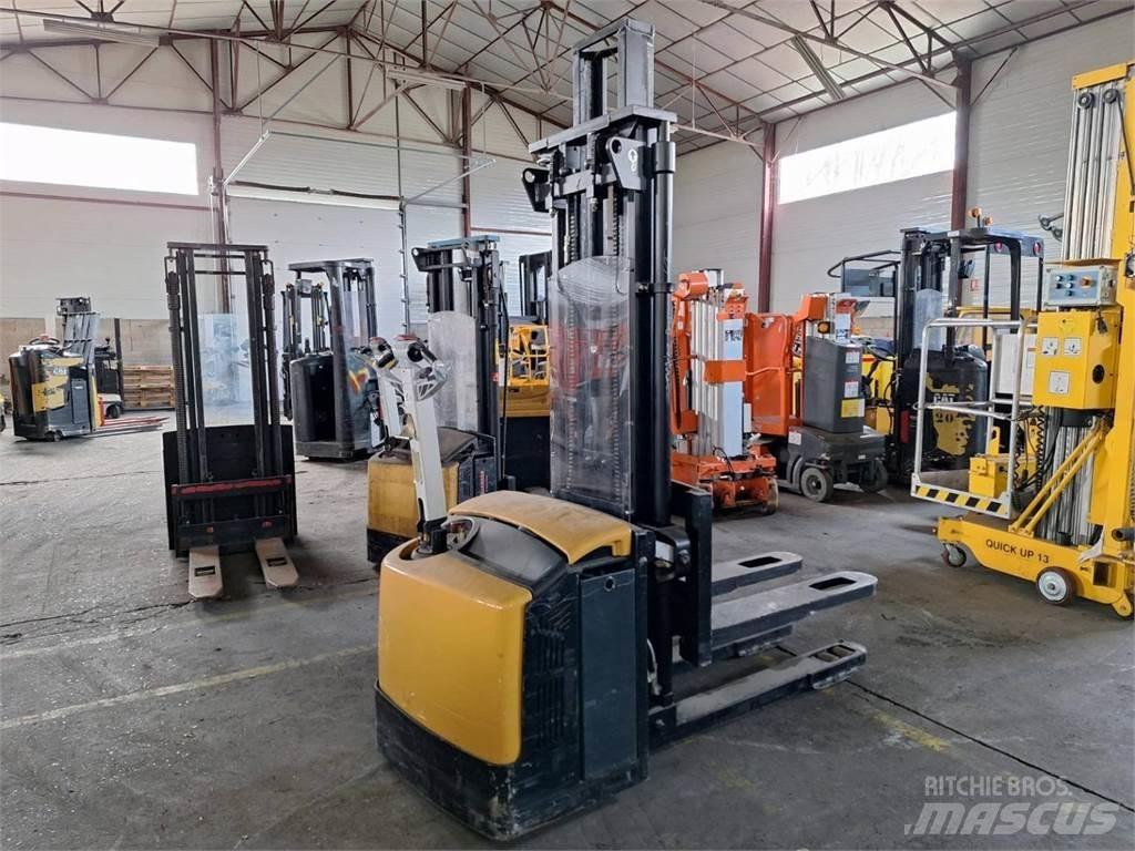 CAT NSP16NI Empilhador para operador externo
