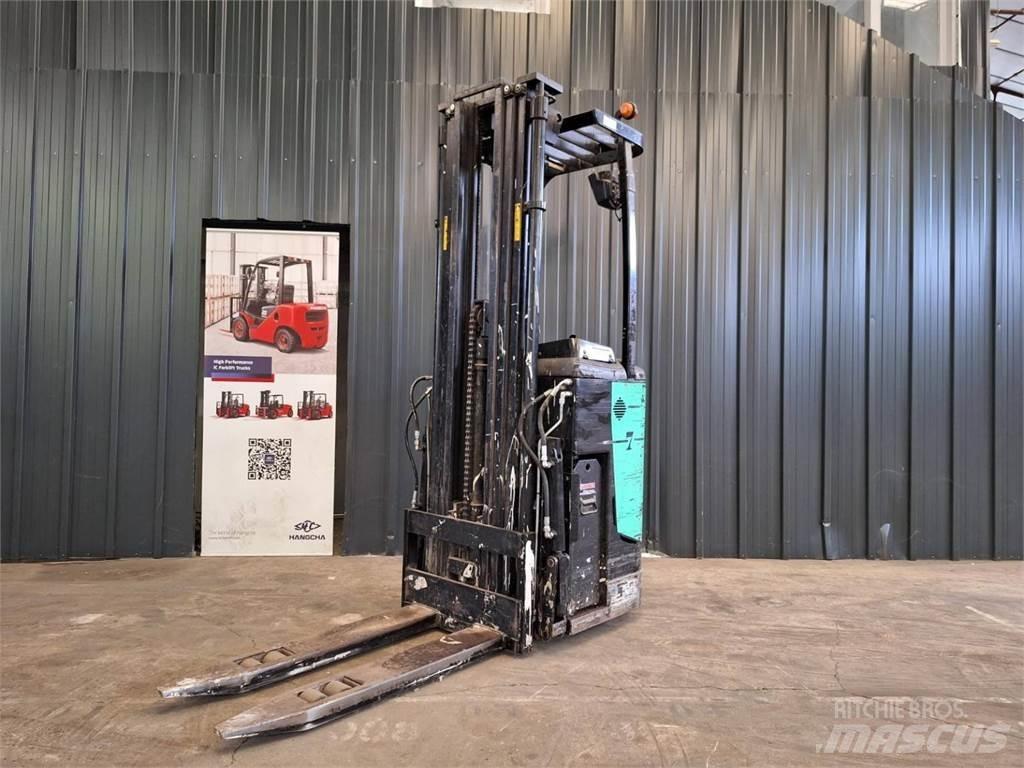 CAT NSR16N Self propelled stackers