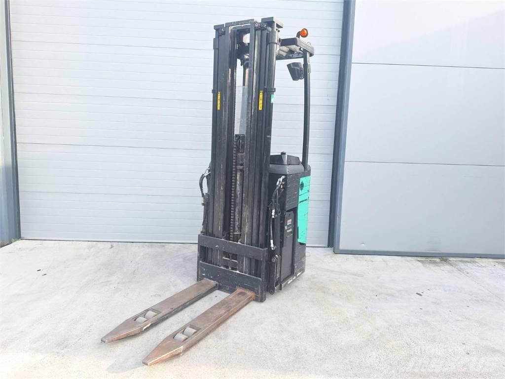 CAT NSR16N Self propelled stackers