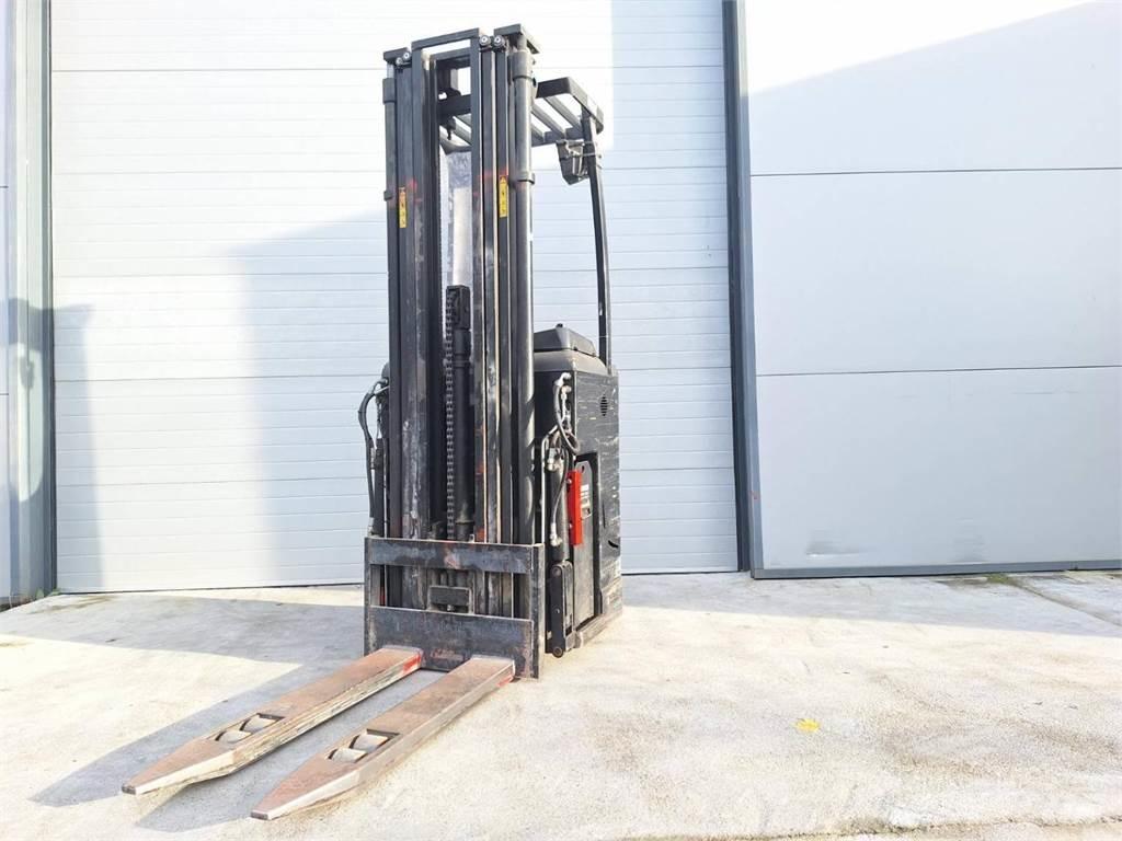 CAT NSR16N Self propelled stackers