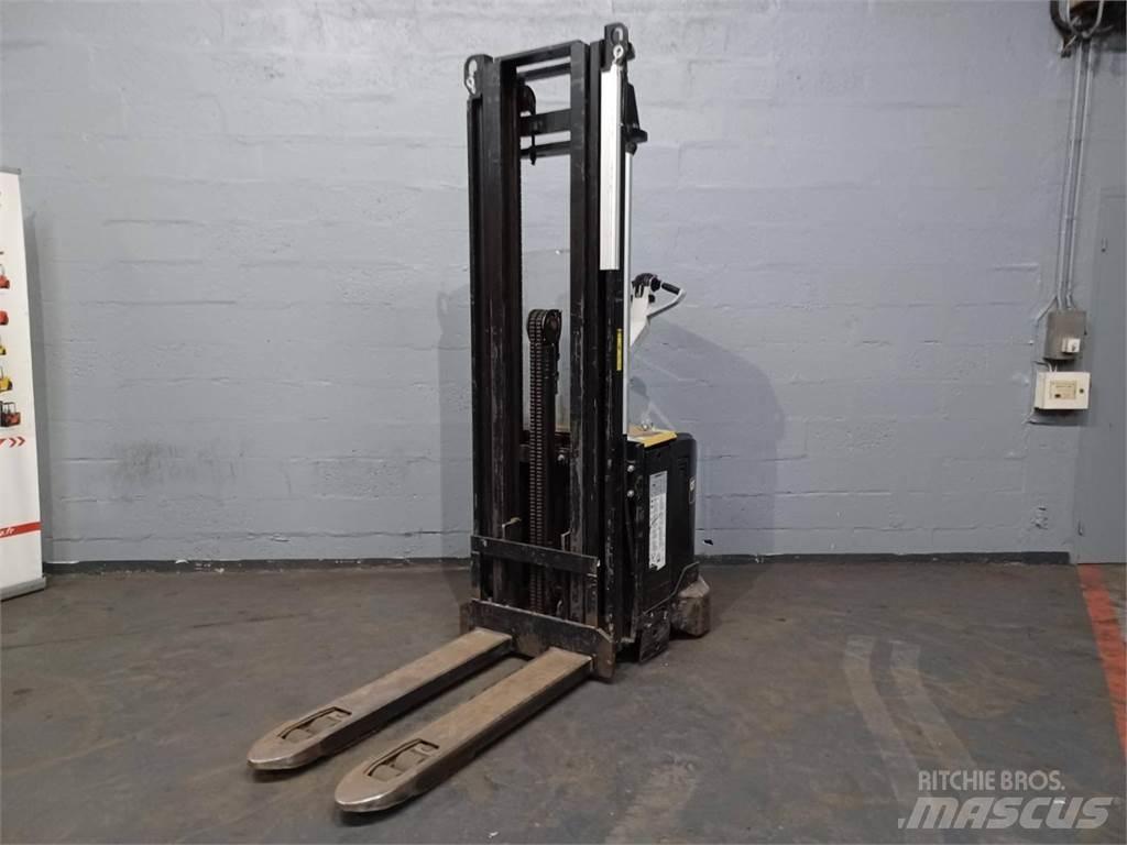 CAT NSV16Ni Empilhador para operador externo