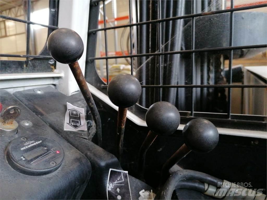 Combilift ESA30 Carregadores laterais