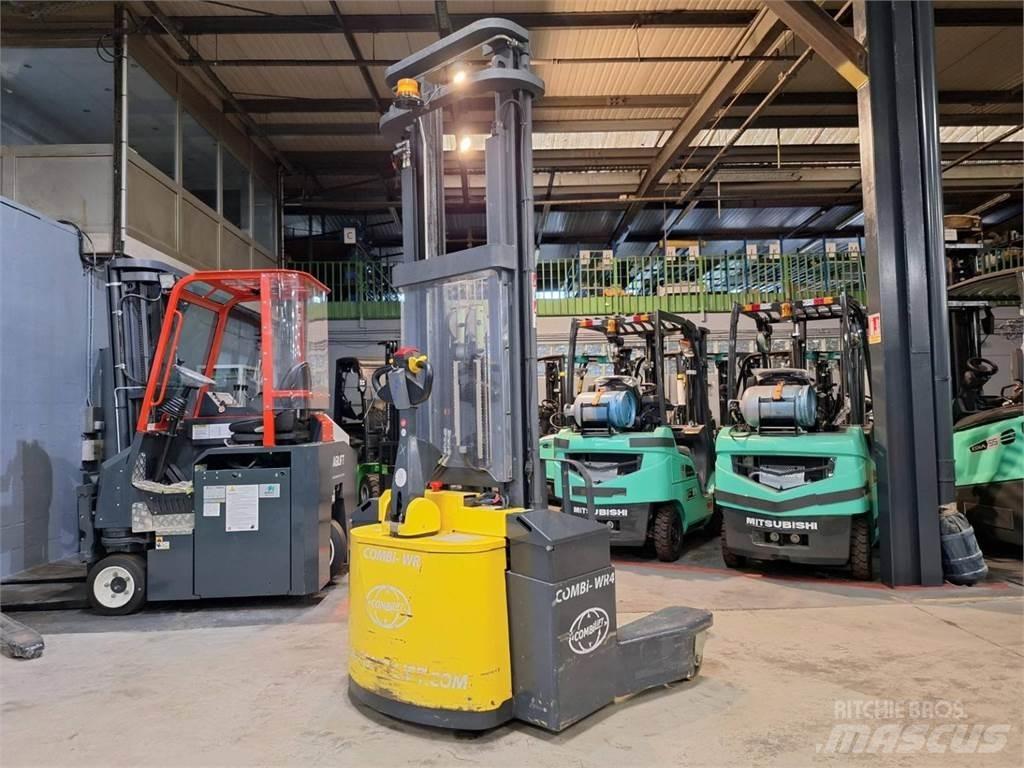 Combilift WR4 Empilhador para operador externo