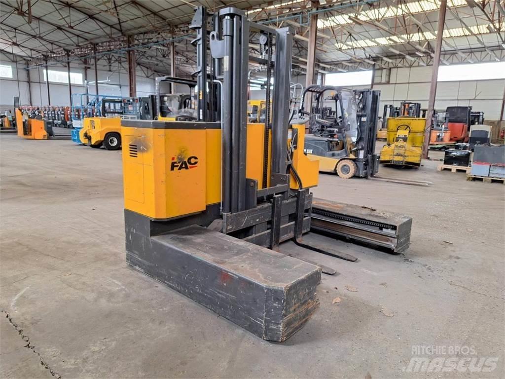 FAC 4VR 2510 Empilhador para operador externo