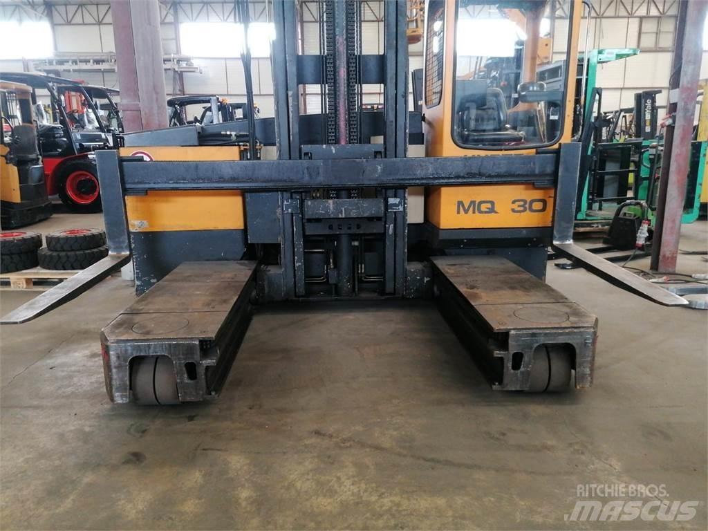 Hubtex MQ30 Carregadores laterais