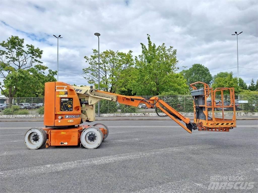 JLG E300AJP Outros elevadores e plataformas
