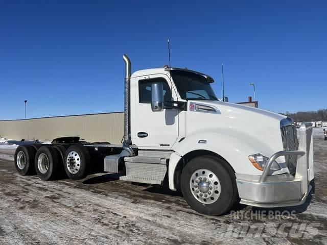 Kenworth T680 Outros