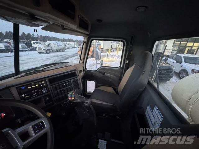Mack GRANITE Outros