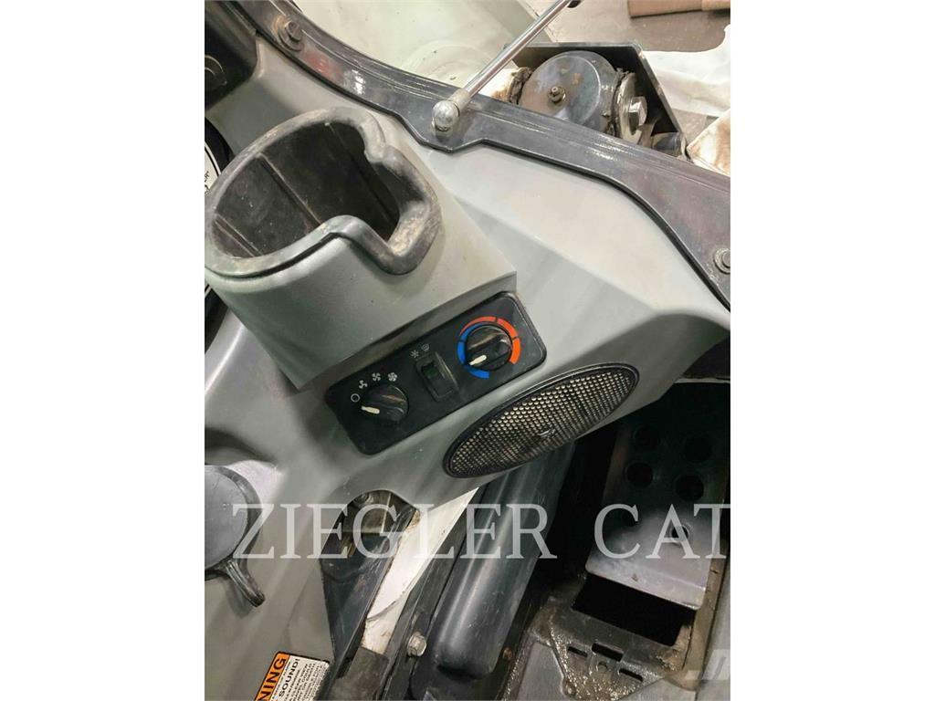 Bobcat T870 Carregadoras de lagartas