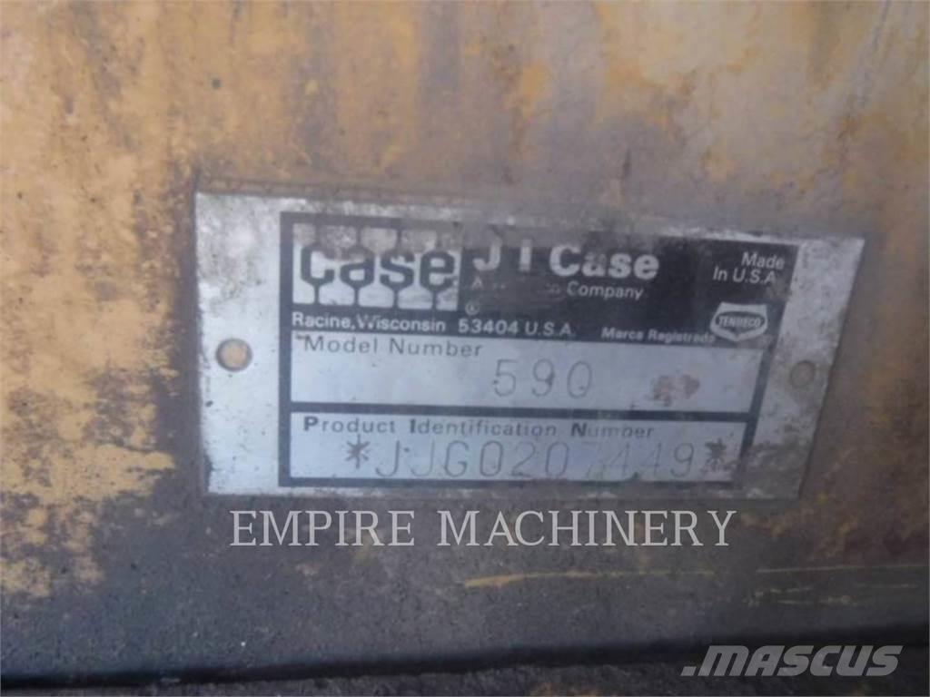 CASE 590 Retroescavadeiras