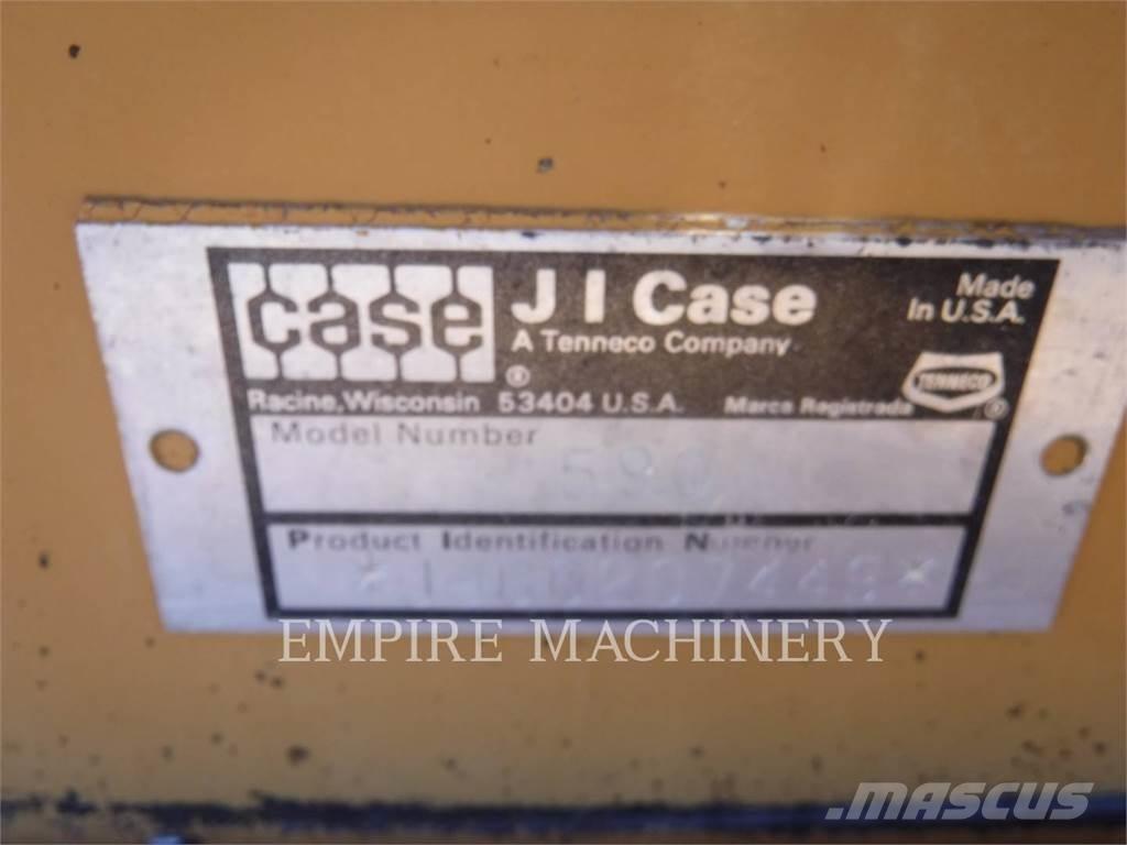CASE 590 Retroescavadeiras