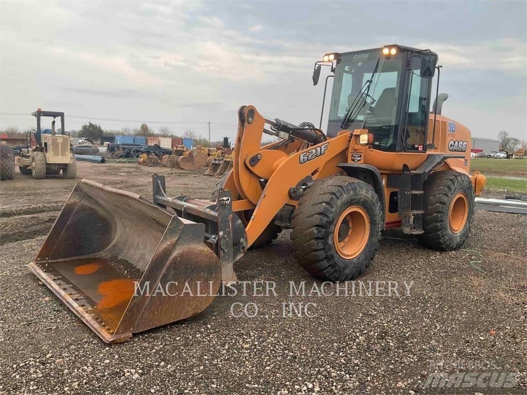 CASE 621F Carregadeiras de rodas