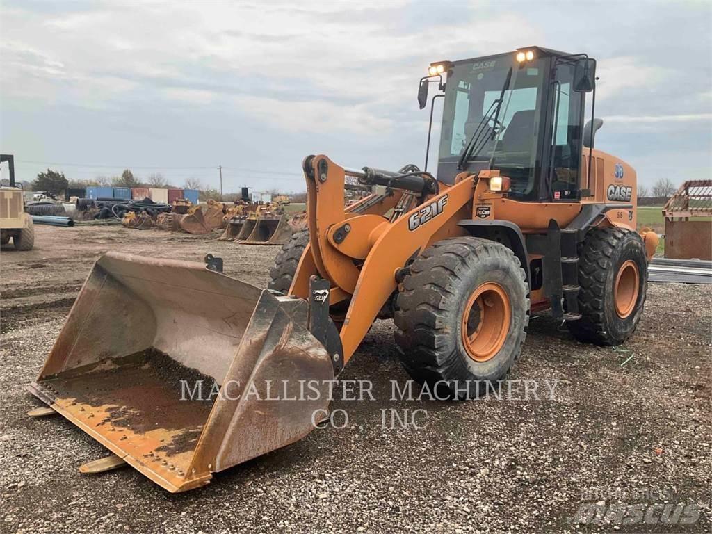 CASE 621F Carregadeiras de rodas
