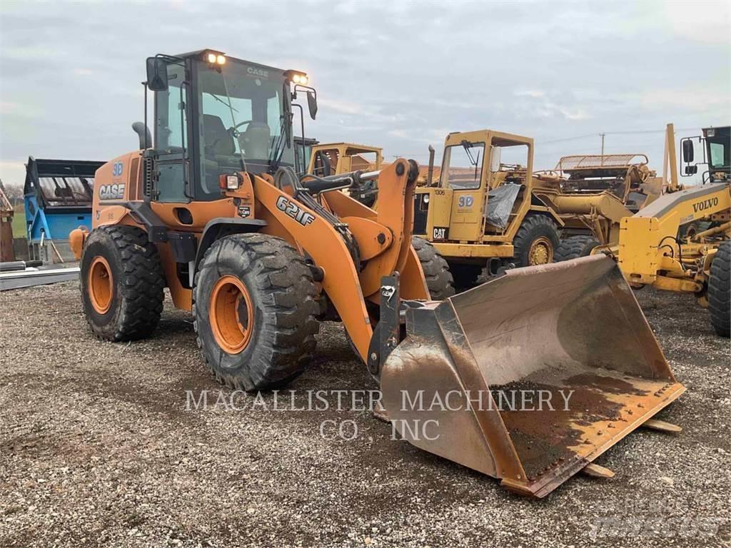 CASE 621F Carregadeiras de rodas