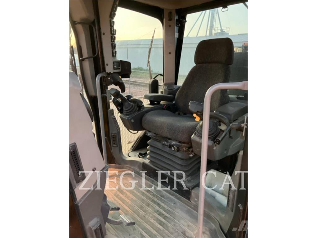 CAT 12M2 Motoniveladoras