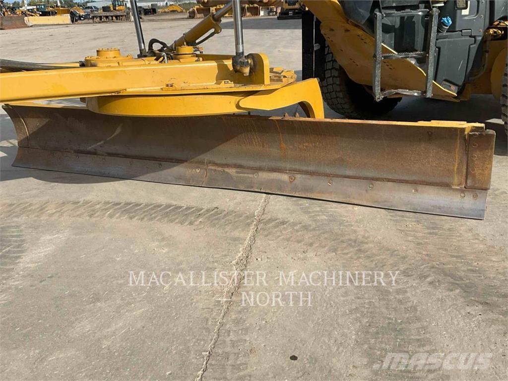 CAT 150 Motoniveladoras