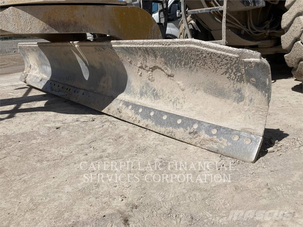 CAT 16M Motoniveladoras