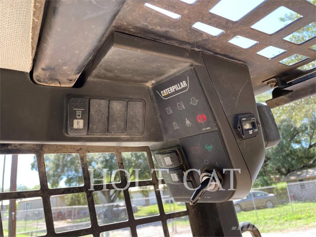 CAT 216 Minicarregadeiras